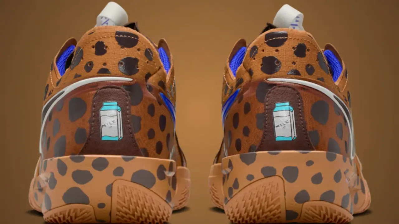 Hinh anh 6: Jordan Poole mang giay Nike GT Cut 3 'Milk ‘N Cookies' voi thiet ke banh quy chocolate va chi tiet xanh lam.