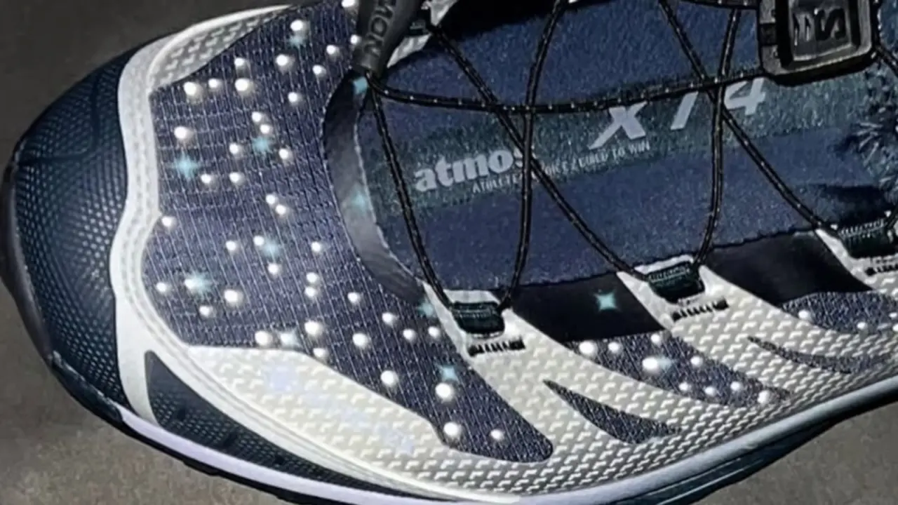 Hinh anh 5: Giay atmos x Salomon XT-4 Starry voi hoa tiet bau troi sao