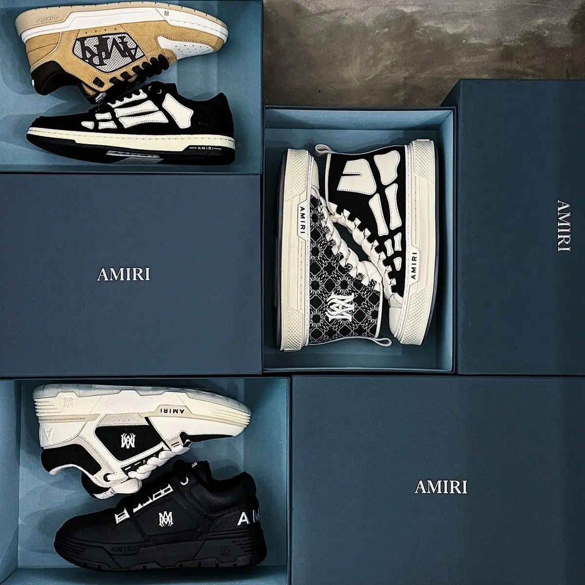 Hinh anh 1: Giay Amiri Skel Top Sneaker voi hoa tiet skeleton dac trung