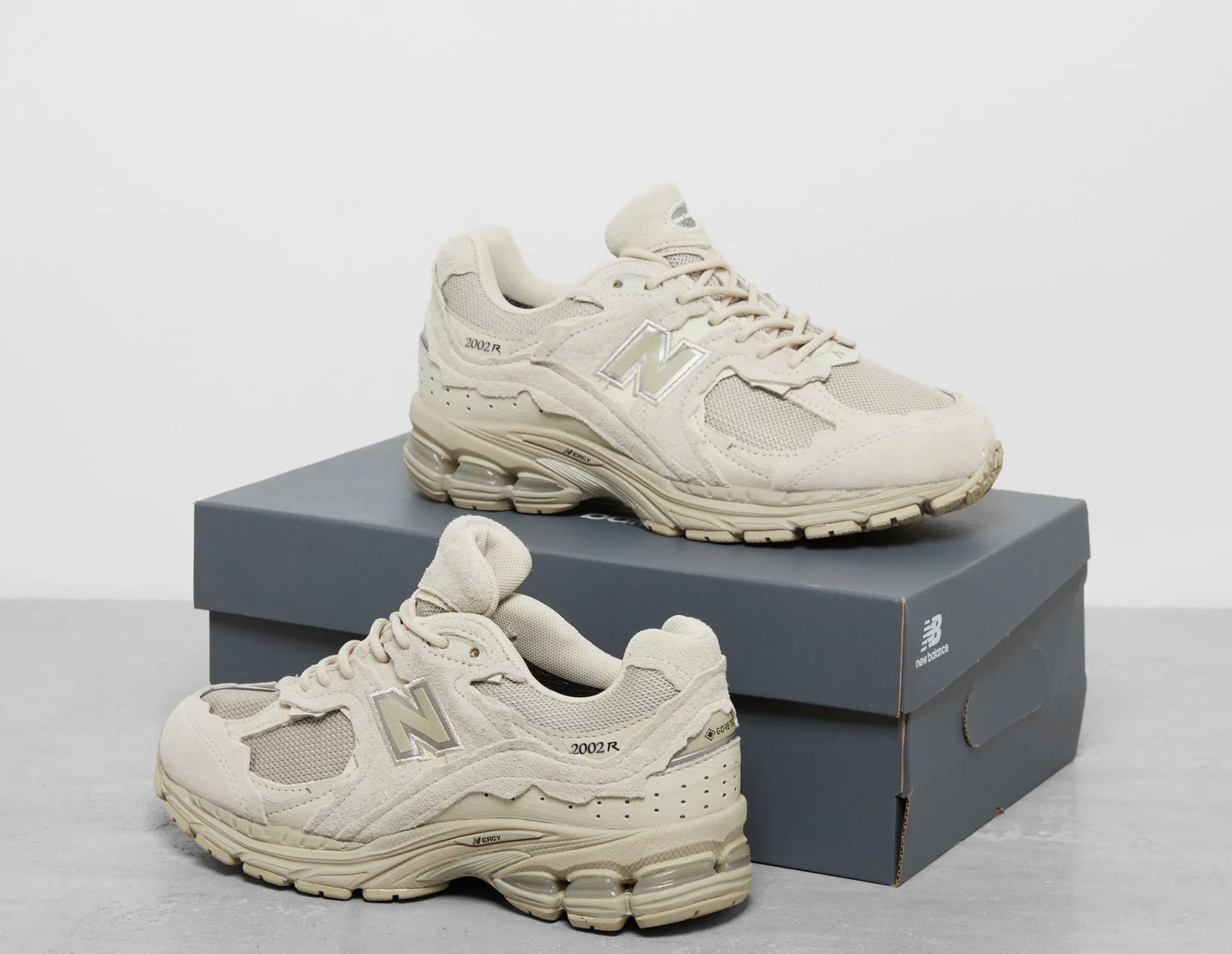 Bộ sưu tập New Balance 2002R Gore-Tex Protection Pack được phát hành