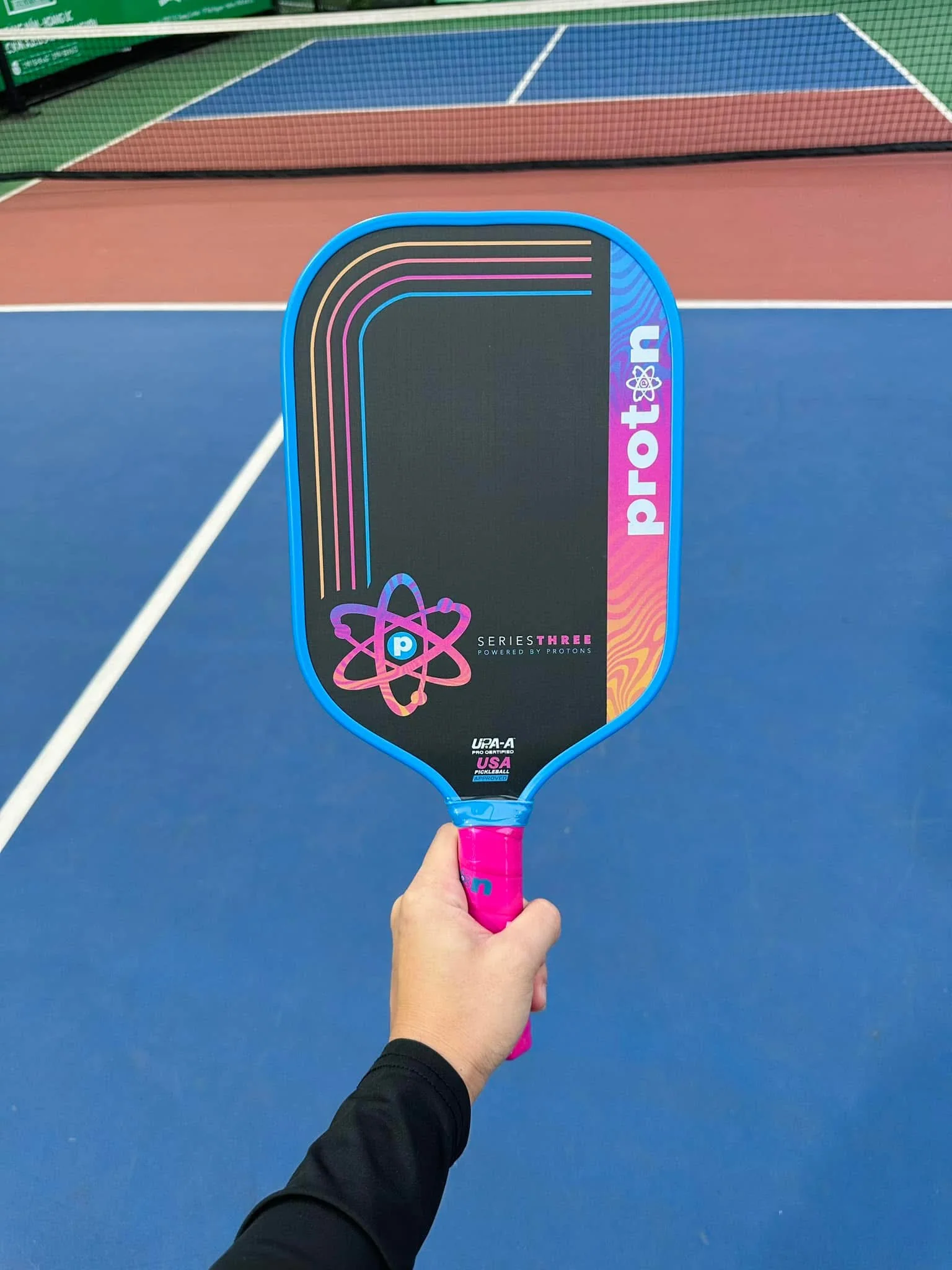 Hinh anh 3: Hinh anh Proton Flamingo va Proton Peacock 2025 so sanh vot pickleball