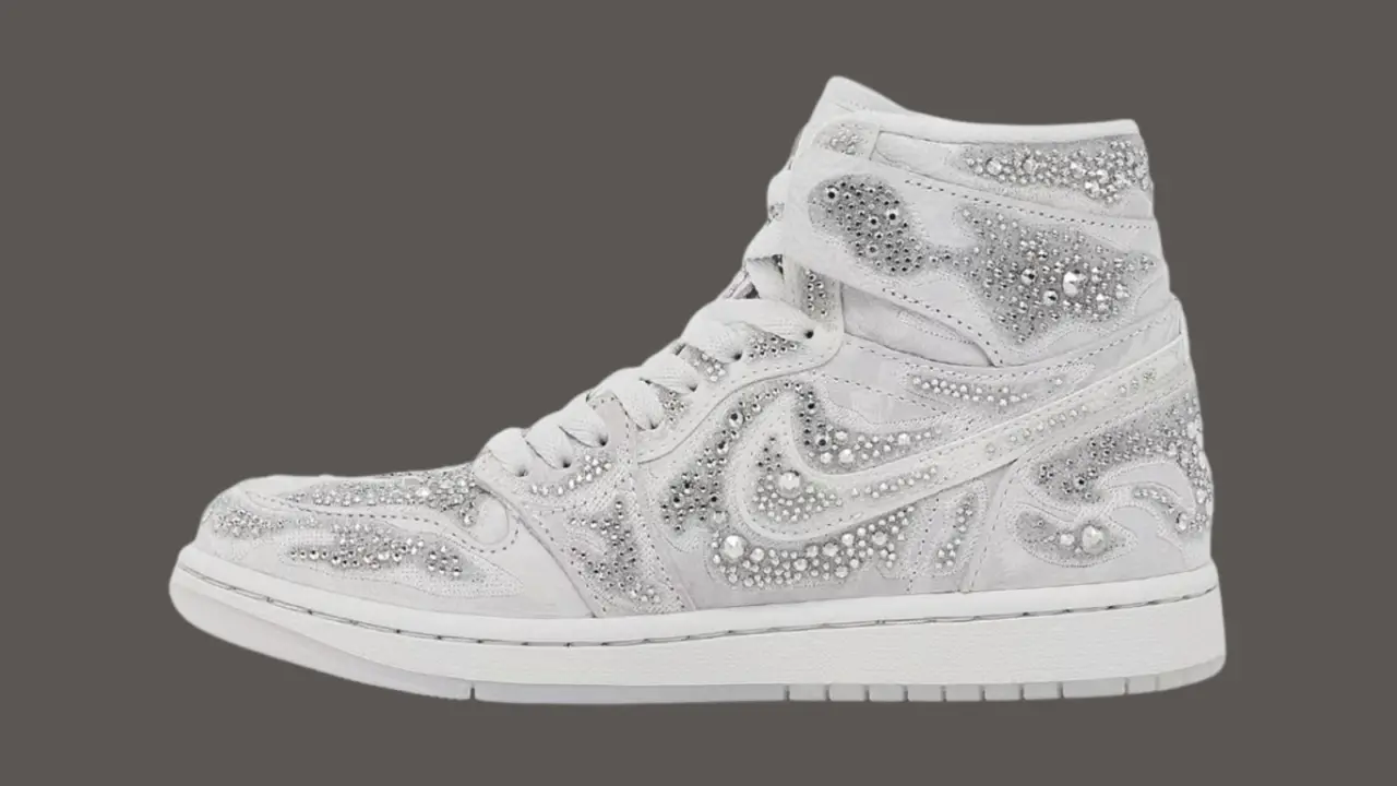 Hinh anh 2: Hinh anh Swarovski x Air Jordan 1 Retro High OG Vast Grey voi thiet ke pha le lap lanh.