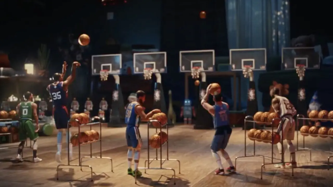 Hinh anh 2: Nick Young mang Air Jordan 11 tim va Air Jordan 20 Chutney trong tran dau Giang sinh 2013