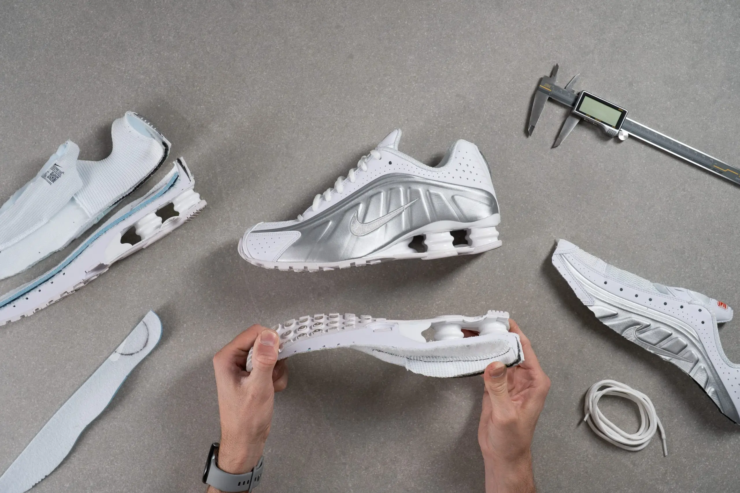 Nike Shox R4 khoác lên mình diện mạo cổ điển với phối màu “Black Spruce” Nike Shox R4 khoác lên mình diện mạo cổ điển với phối màu “Black Spruce”