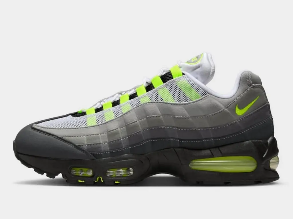 Air Max 95 OG Neon: Điều gì khiến phiên bản này khác biệt?