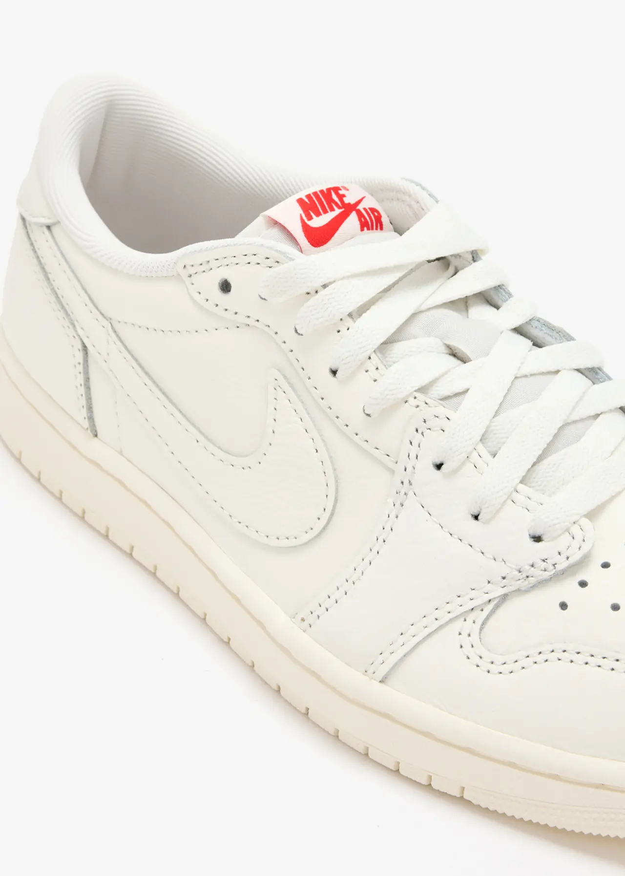 Air Jordan 1 Low OG “Sail” trở lại với phiên bản low-top vào 2026