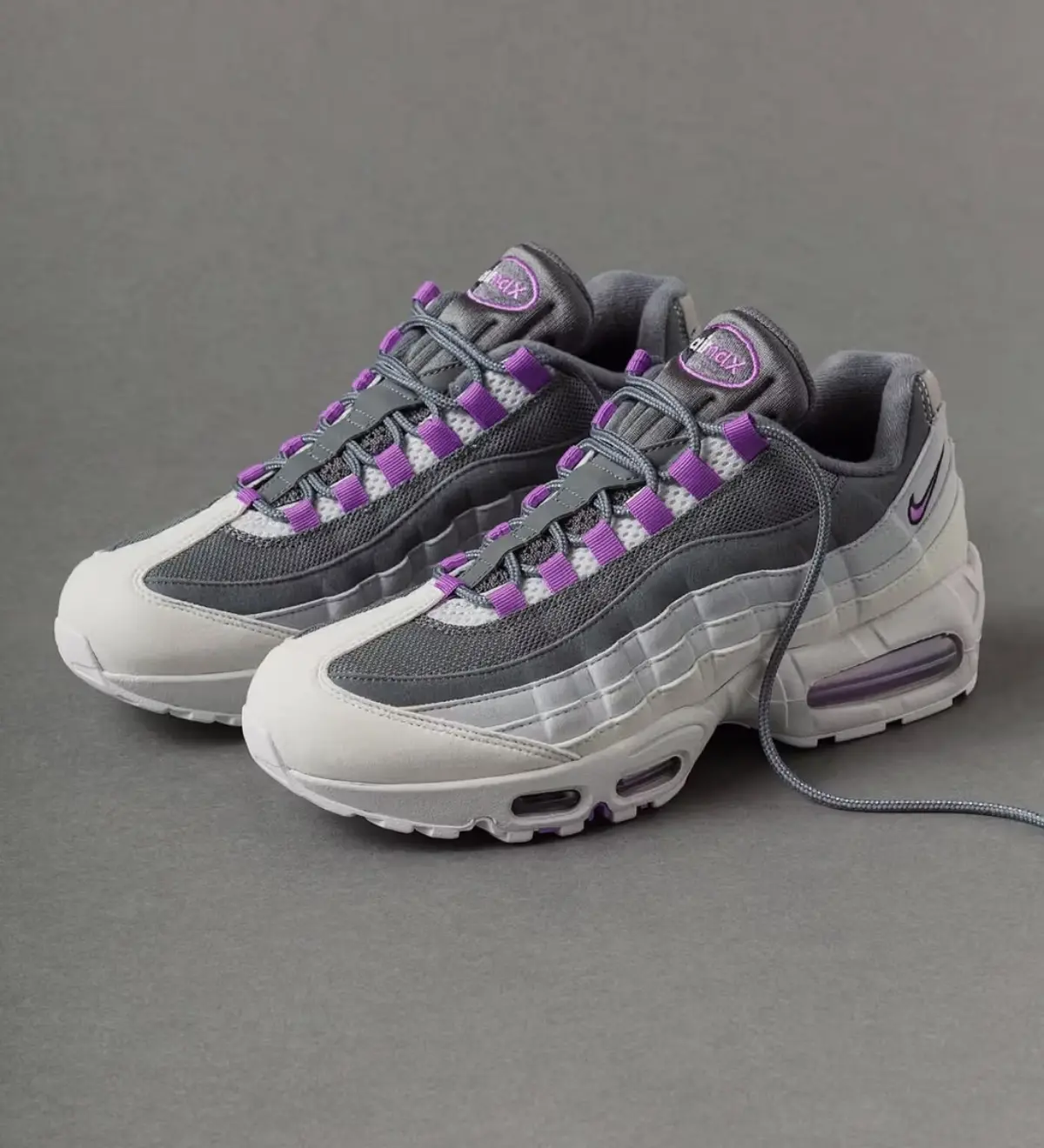 Air Max 95 “Photon Dust” xuất hiện với phối màu gợi nhớ Frieza