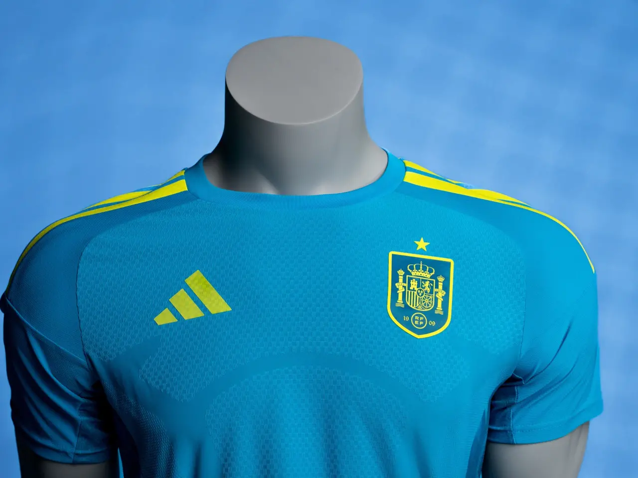 Áo đấu WC 2026: adidas hé lộ cảm hứng thiết kế áo thủ môn