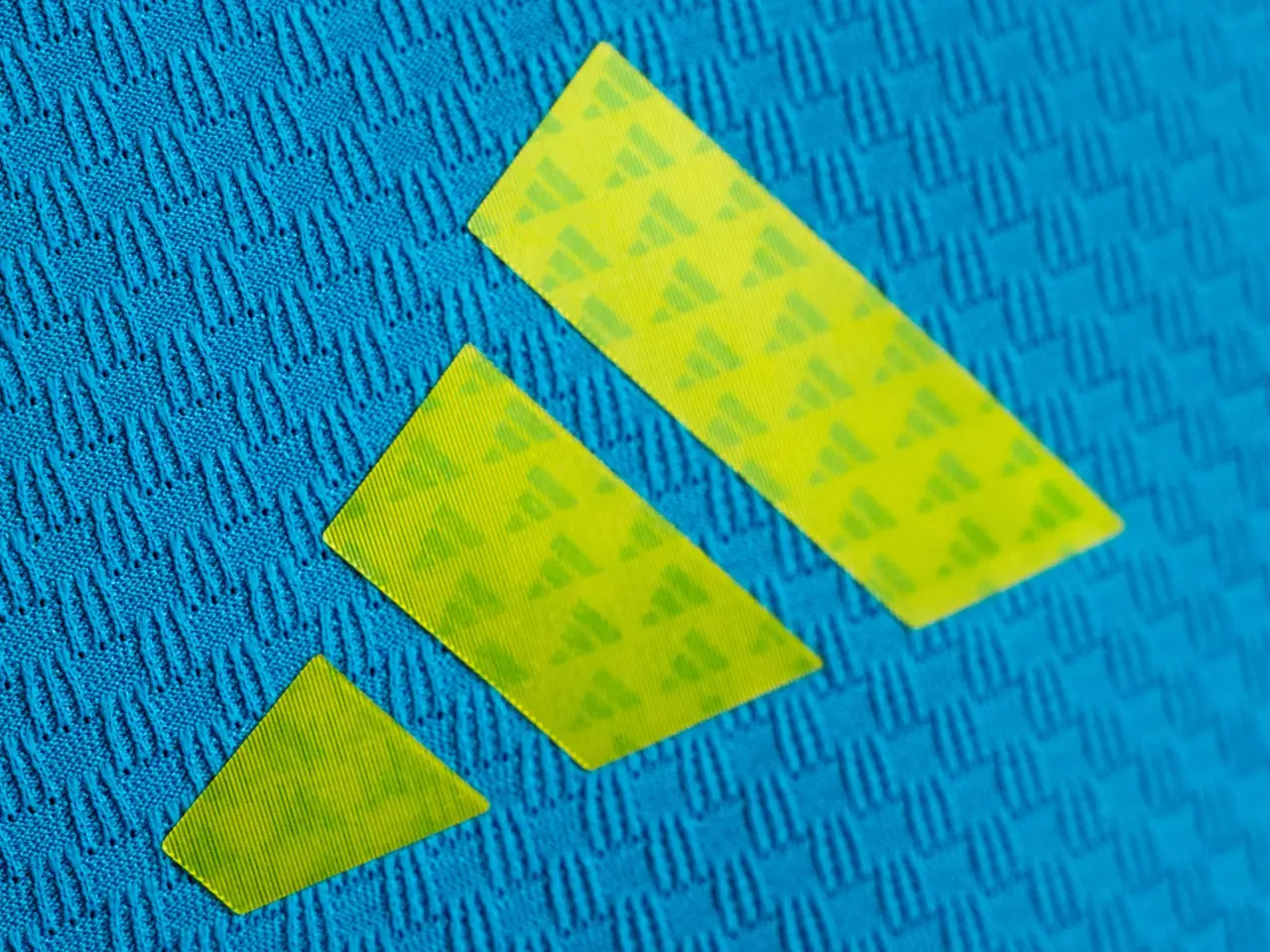 Áo đấu WC 2026: adidas hé lộ cảm hứng thiết kế áo thủ môn