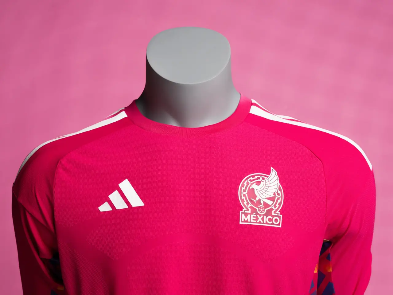 Áo đấu WC 2026: adidas hé lộ cảm hứng thiết kế áo thủ môn