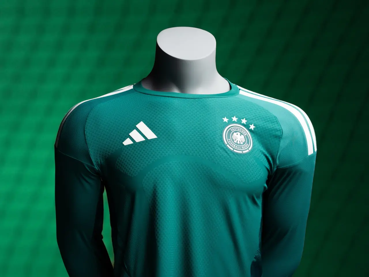 Áo đấu WC 2026: adidas hé lộ cảm hứng thiết kế áo thủ môn