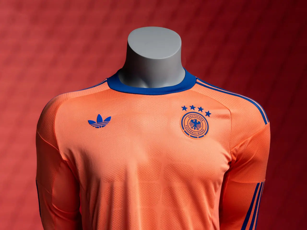 Áo đấu WC 2026: adidas hé lộ cảm hứng thiết kế áo thủ môn
