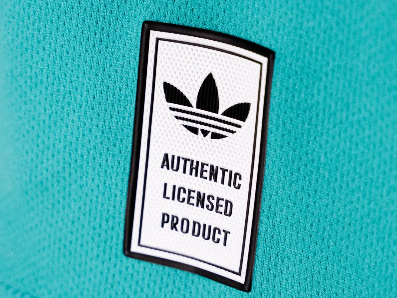 Áo đấu WC 2026: adidas hé lộ cảm hứng thiết kế áo thủ môn