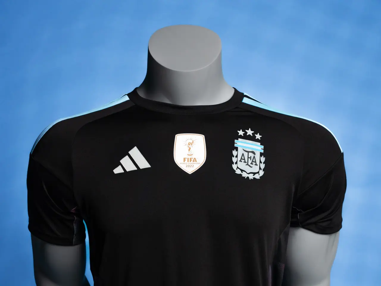 Áo đấu WC 2026: adidas hé lộ cảm hứng thiết kế áo thủ môn