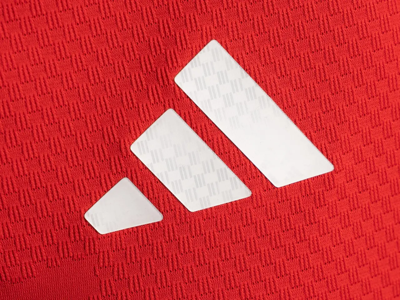 Áo đấu WC 2026: adidas hé lộ cảm hứng thiết kế áo thủ môn