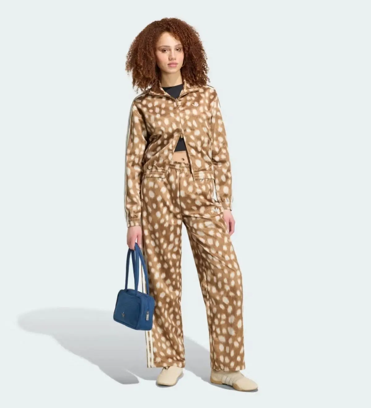 adidas Originals “Deer Print” phủ họa tiết hươu lên loạt thiết kế nữ