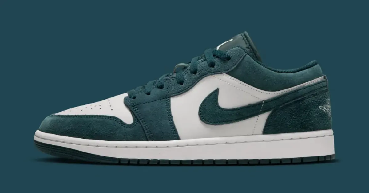 Jordan 1 Low Midnight Spruce nổi bật với sắc xanh mùa thu