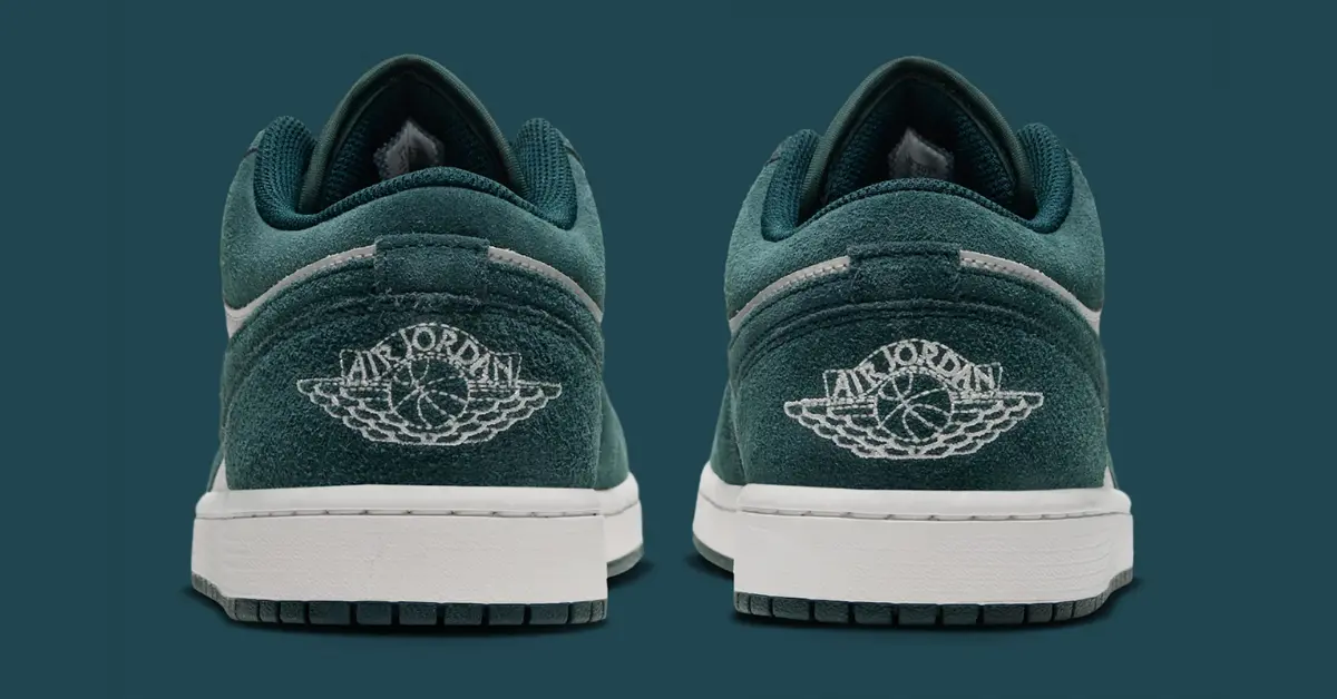 Jordan 1 Low Midnight Spruce nổi bật với sắc xanh mùa thu
