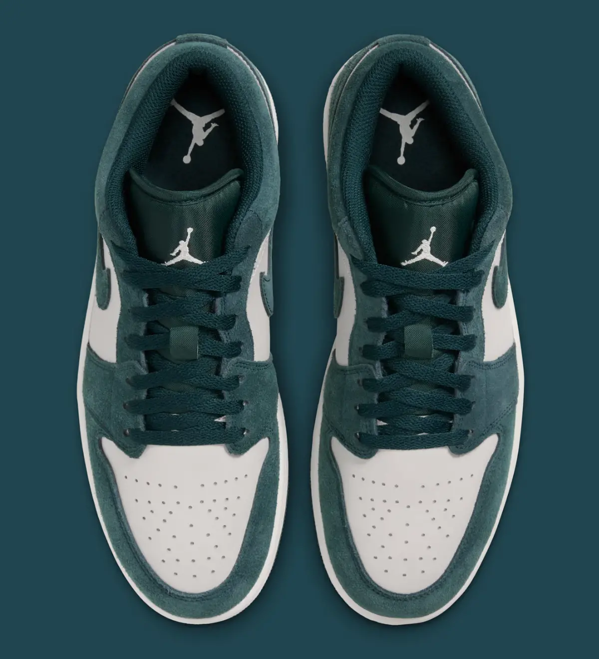 Jordan 1 Low Midnight Spruce nổi bật với sắc xanh mùa thu
