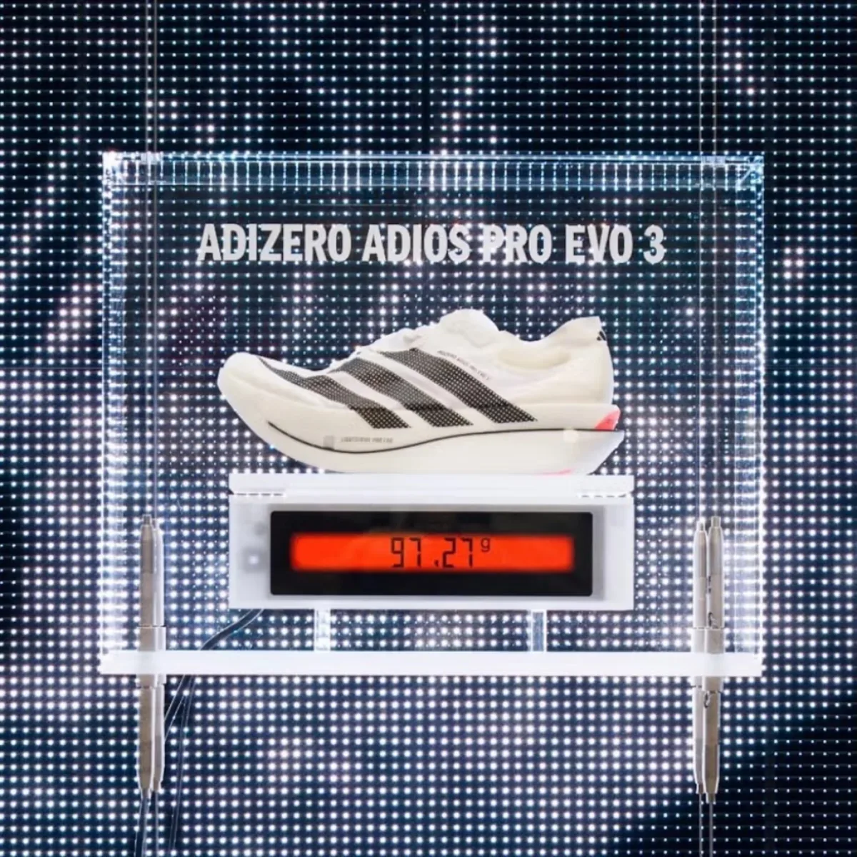 adidas-adizero-adios-pro-evo-3-tro-lai-voi-mau-trang-den-2