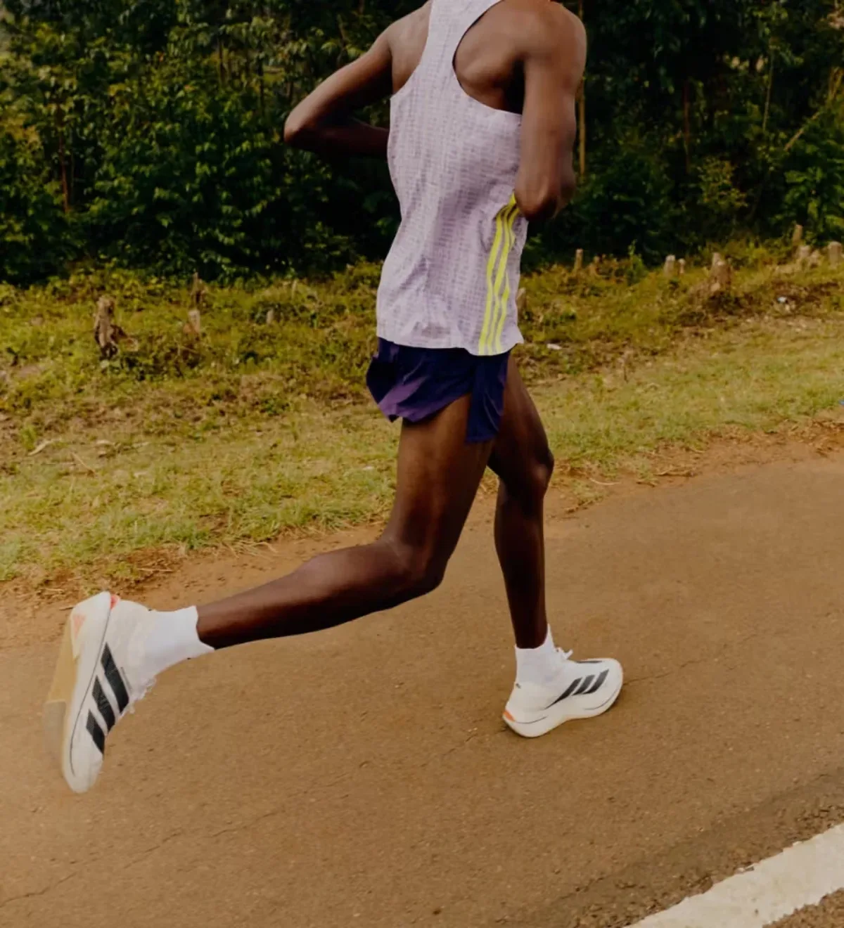 adidas-adizero-adios-pro-evo-3-tro-lai-voi-mau-trang-den-6